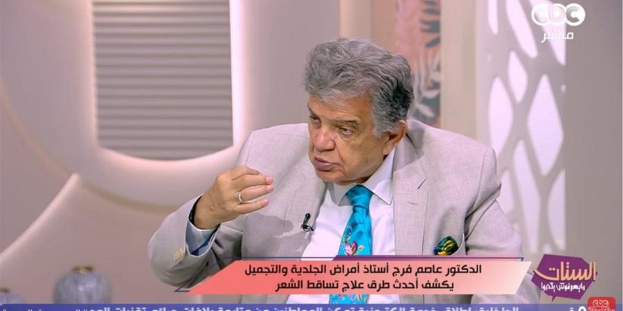 هل القشرة في الفروة سببها سقوط الشعر؟