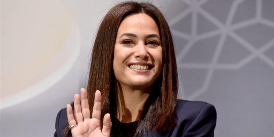 غدًا.. هند صبري تظهر لأول مرة مع ابنتيها في “معكم منى الشاذلي”