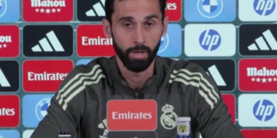 ألفارو أربيلوا يرفض التعليق على عودة مورينيو ويؤكد التزامه بريال مدريد قبل مواجهة أوفييدو