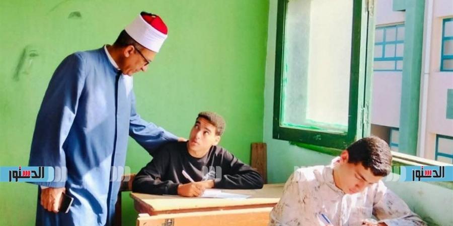 رئيس المنطقة الأزهرية بكفر الشيخ يتفقد لجان امتحانات الشهادتين الابتدائية والإعدادية بمعهد قلين