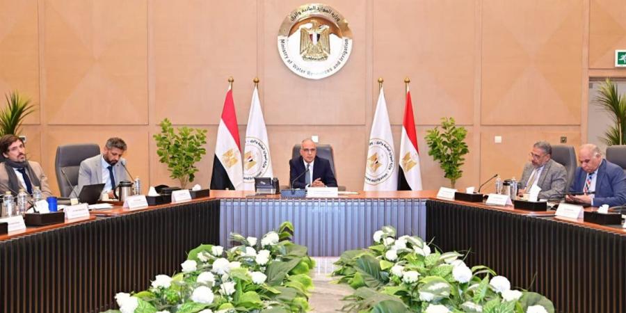 "سويلم": التحول الرقمي والإدارة الذكية للمياه على رأس أولويات وزارة الري