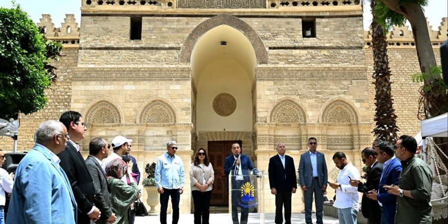مدبولي: توجيهات رئاسية بتخفيف الضغط عن القاهرة القديمة وفتح المجال لاستعادة جمالها ورونقها