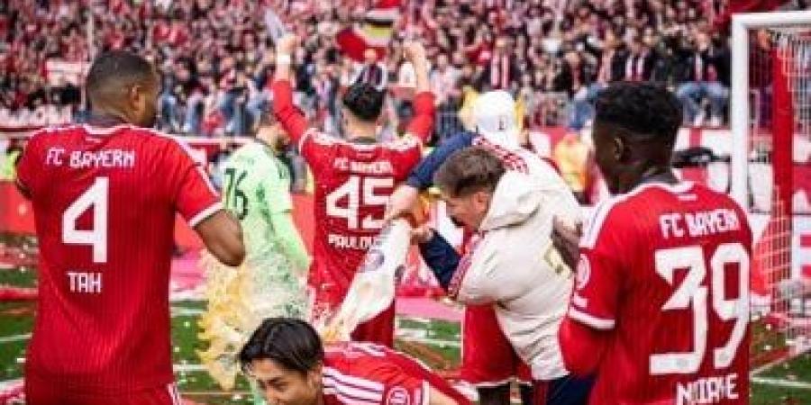 كين الهداف وأوليسي الأفضل.. شاهد مراسم تتويج بايرن ميونخ بالدوري الألماني