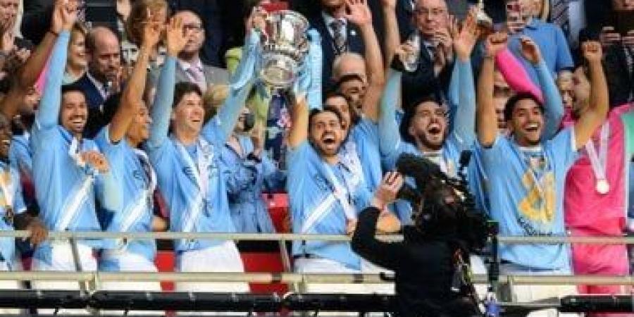 مراسم تتويج مانشستر سيتي بكأس الاتحاد الإنجليزي بحضور مرموش.. فيديو وصور