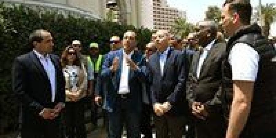 رئيس الوزراء يتفقد مشروع رفع كفاءة الواجهات الخارجية والموقع العام لقصر التحرير