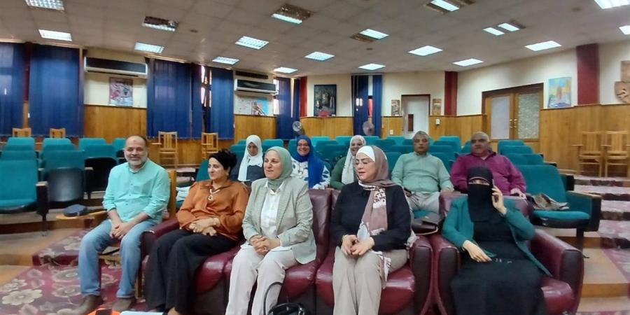 «مدير تعليم القاهرة» تتابع غرفة عمليات الدبلومات الفنية في أول أيام الامتحانات العملية