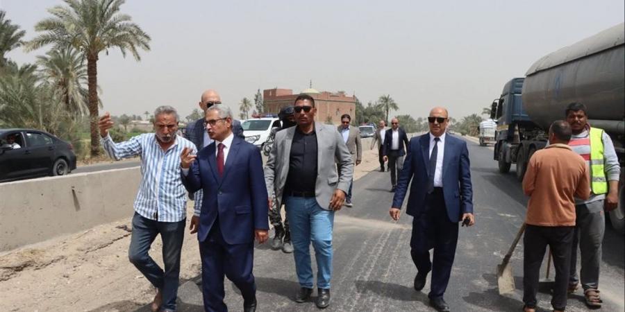 محافظ بني سويف يتابع أعمال رصف وتطوير طريق دمو الحيوي