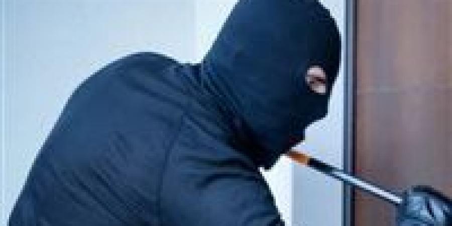 “لص الشقق بالسيدة زينب”.. سقوط عاطل سرق 4 شقق واعترف بإخفاء المسروقات