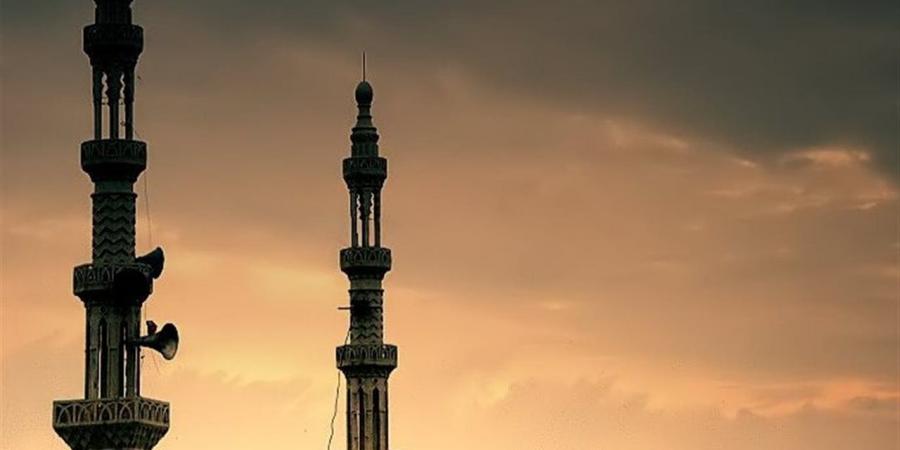 موعد أذان العشاء اليوم الإثنين 25 مايو 2026 في مدن مصر