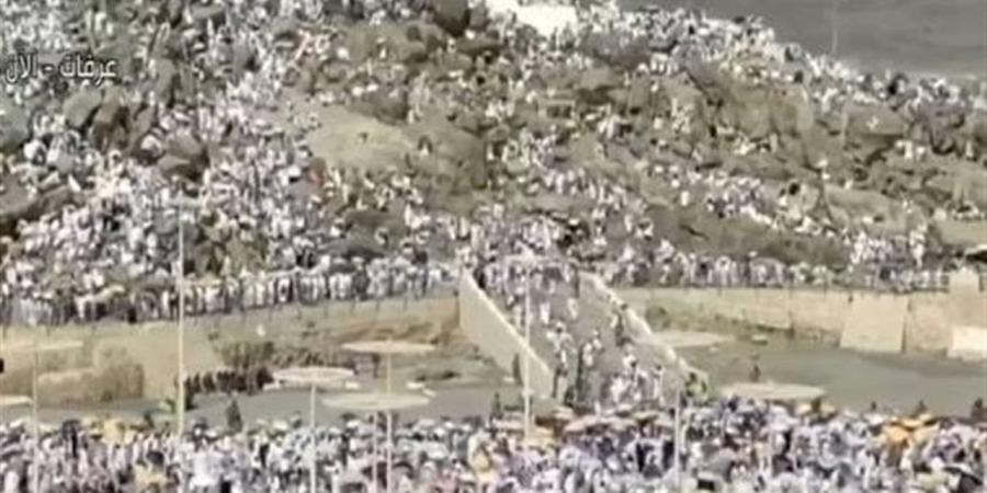 ملايين الحجاج يؤدون الركن الأعظم على صعيد عرفات اليوم