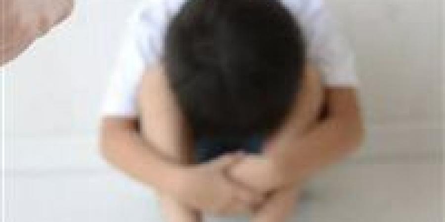 أب يتحول إلى جلاد.. تعذيب طفلة حتى الموت في منطقة السلام بالقاهرة