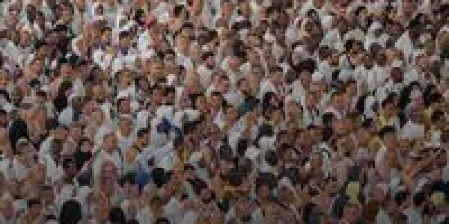 حجاج بيت الله الحرام يؤدون طواف الإفاضة في أجواء إيمانية داخل المسجد الحرام