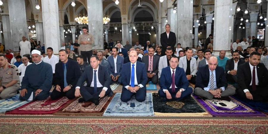 محافظ الغربية يشارك الأهالي بطنطا فرحة عيد الأضحى بمسجد السيد البدوي