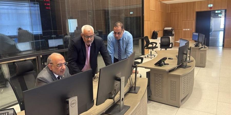 وزير الكهرباء يقضي أول أيام العيد بـ"التحكم القومي" لمتابعة تأمين الشبكة الموحدة