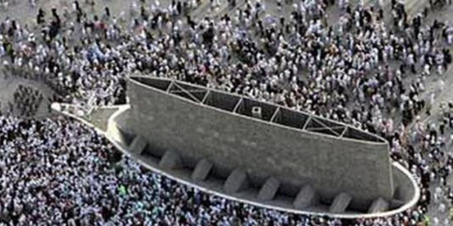 روحانيات الحج تتواصل.. الحجاج يرمون الجمرات ويبدأون التحلل من الإحرام