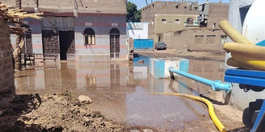 الدفع بـ4 سيارات لشفط تجمعات مياه بعد زيادة منسوب إحدى الترع بسوهاج