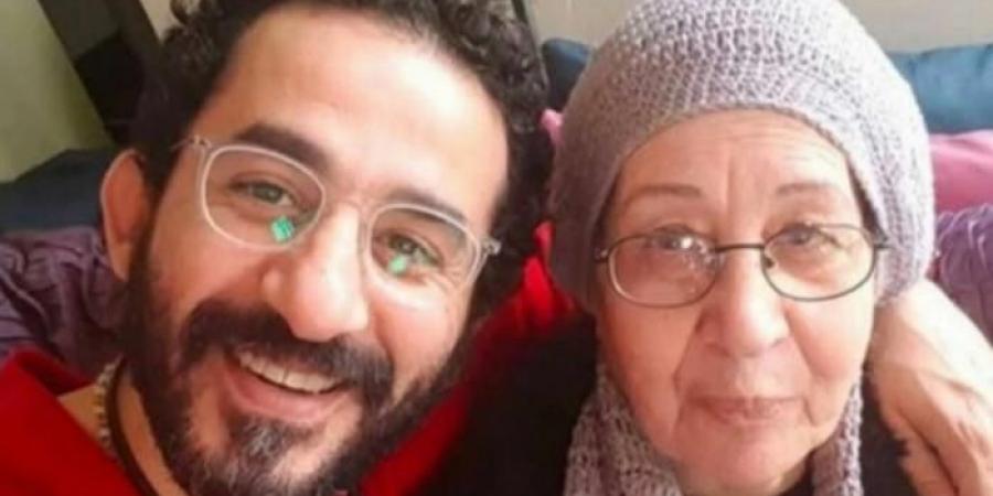 بعد صراع مع المرض.. الموت يؤلم أحمد حلمي بأقرب الناس