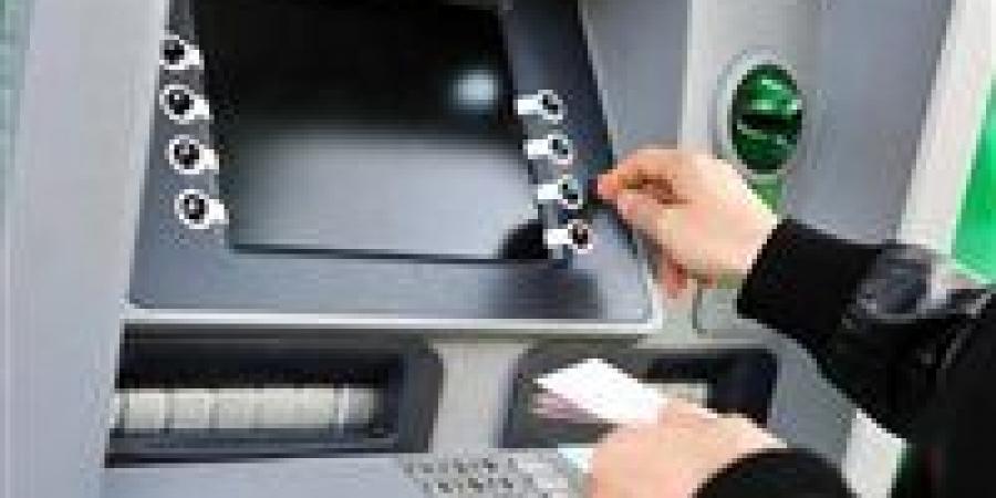 رئيس البنك الأهلي يعلن خطة بديلة لتوفير السيولة.. خدمات جديدة تقلل الزحام