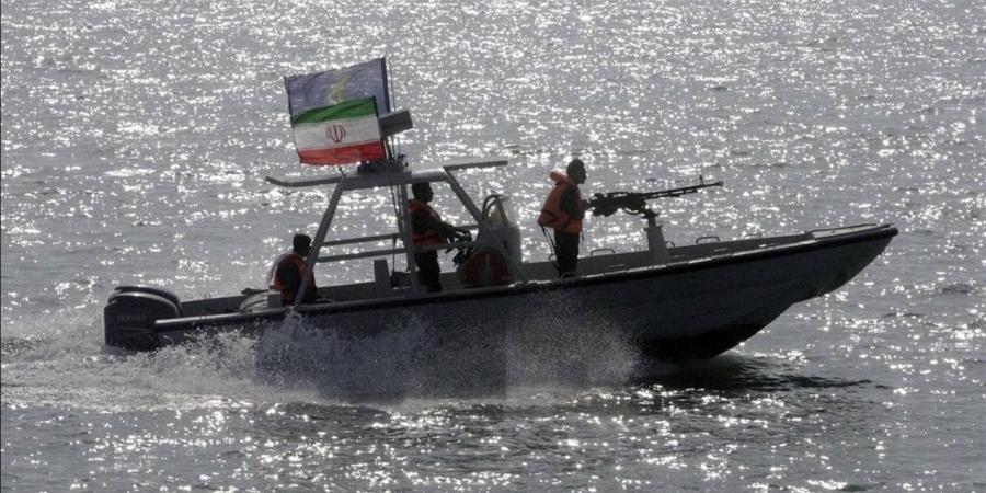 عاجل.. الحرس الثوري الإيراني يكشف عن زورق هجومي جديد مزود بصواريخ كروز بمدى 700 كيلومتر
