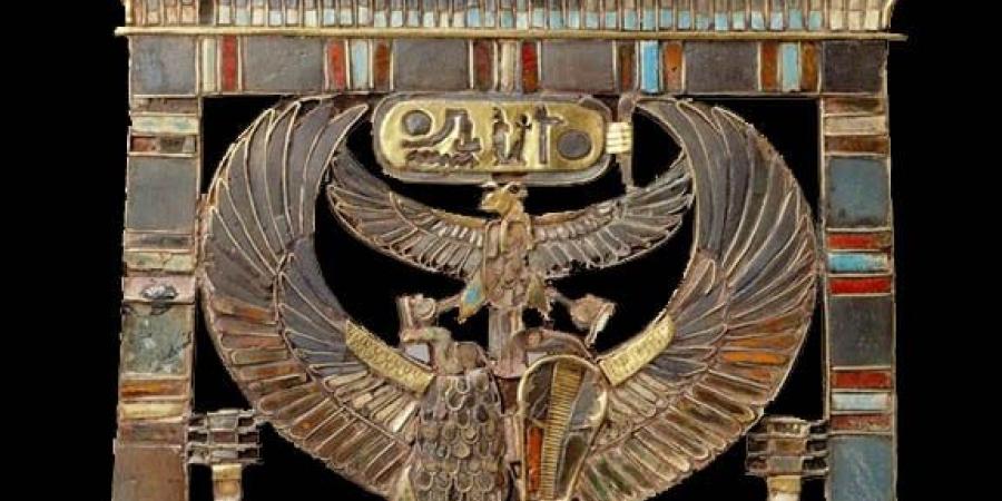 الآثار المصرية في الخارج.. قلادة الملك رمسيس الثاني