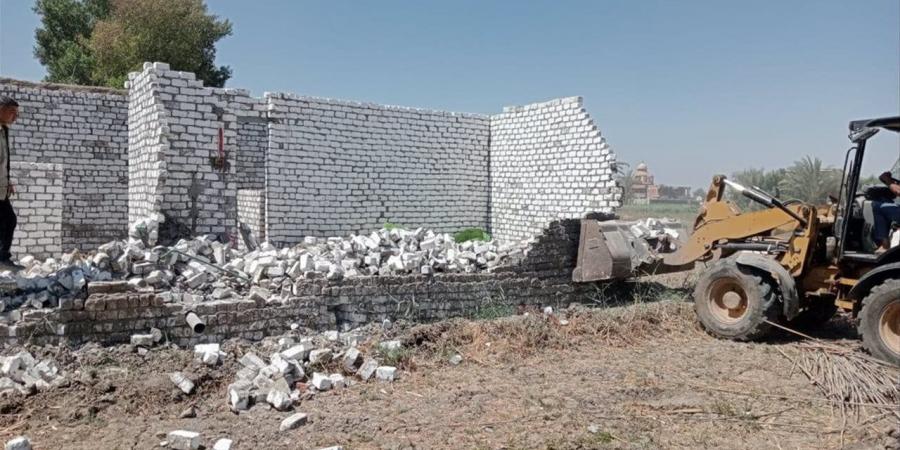 محافظ الفيوم: إزالة 31 حالة تعدٍ بالبناء المخالف على أملاك الدولة والأراضي الزراعية