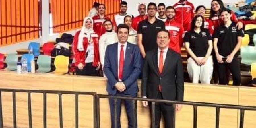 سفير مصر بكوت ديفوار يؤازر البعثة المصرية فى بطولة أفريقيا للسلاح