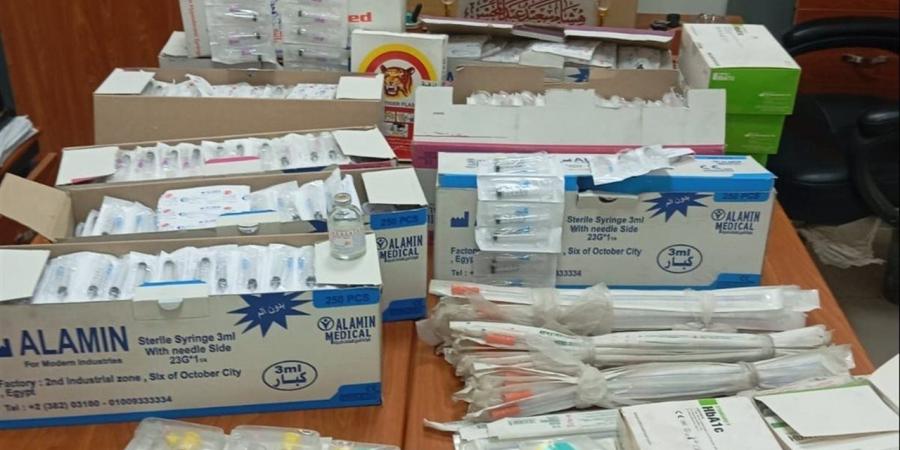 "تموين الفيوم" يضبط مئات الأصناف الطبية المغشوشة ومنتهية الصلاحية داخل منشآت غير مرخصة