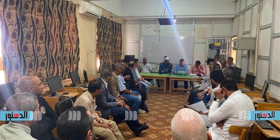 رئيس أزهرية كفر الشيخ يجتمع بأعضاء مركز توزيع أسئلة امتحانات الشهادة الثانوية