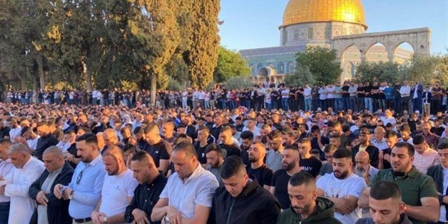 60 ألف فلسطيني يؤدون صلاة الجمعة في المسجد الأقصى وباحاته