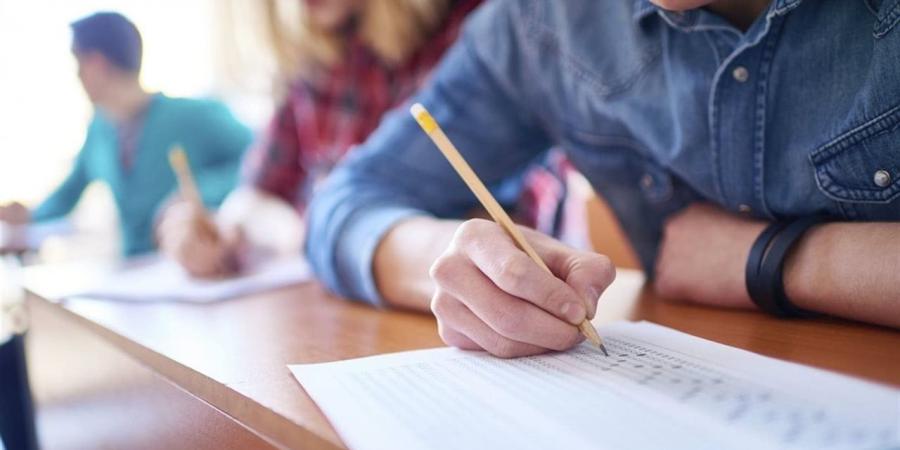 انطلاق الامتحانات التحريرية للدبلومات الفنية اليوم وسط استعدادات مكثفة وانتظام داخل اللجان