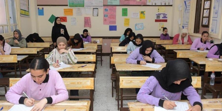 تداول امتحان اللغة العربية للإعدادية بكفر الشيخ والدقهلية عبر جروبات الغش