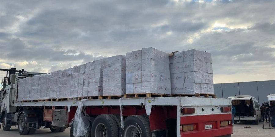 دخول 18 ألف طن مساعدات لغزة.. التلفزيون المصري يرصد جهود مراكز الإمداد بالعريش