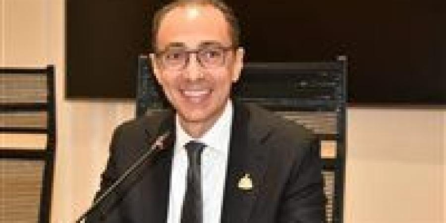 رئيس صحة النواب لـ تحيا مصر: تغليظ عقوبات التضليل الطبي على السوشيال ميديا قريبًا.. وإيقاف الطبيب الذي يتحدث خارج تخصصه