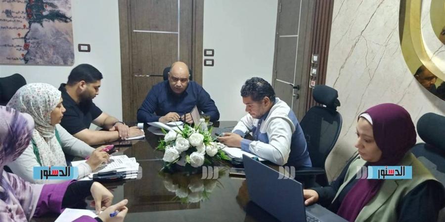 رعاية صحة أسوان تناقش مؤشرات أداء الموارد البشرية وتقييم نسب التشغيل ومؤشرات الأداء للعاملين