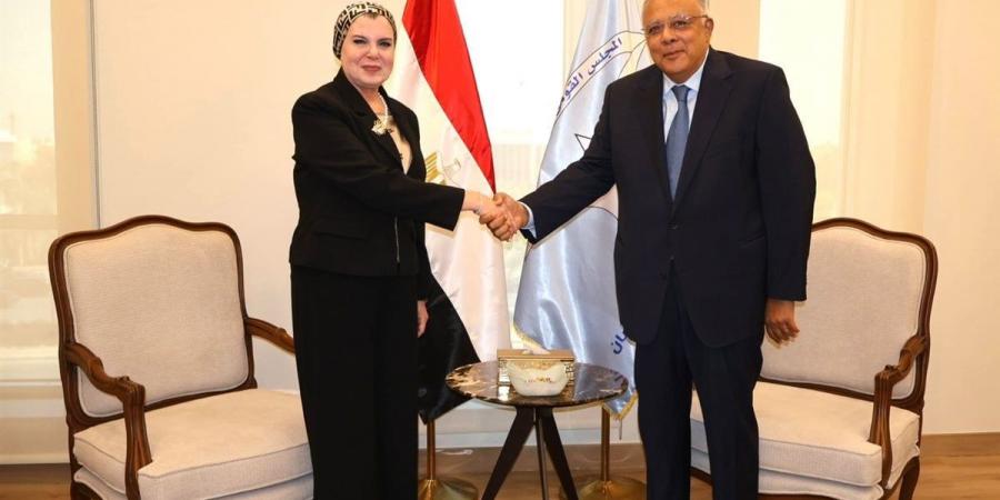 "القومي لحقوق الإنسان" يبحث مع النيابة الإدارية تطوير آليات الشكاوى والتظلمات