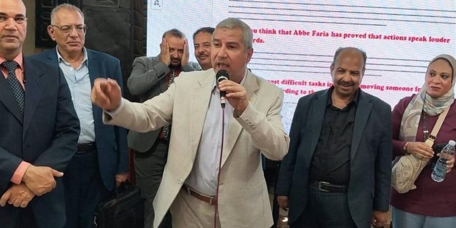 "ساعة الخير المجانية".. وكيل تعليم الشرقية يتابع المراجعات النهائية للثانوية العامة