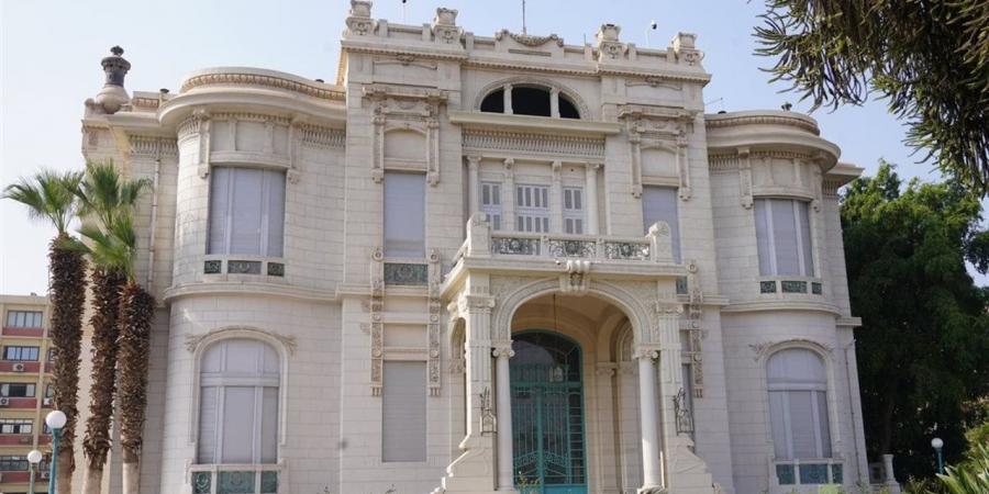 عطل كهربائي مفاجئ يؤجل امتحانات اليوم بـ"تجارة عين شمس"