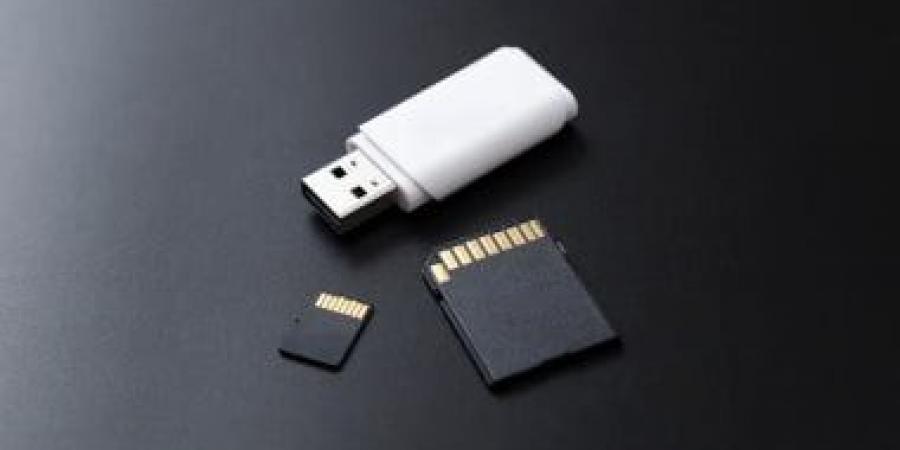 فلاشة USB أم كارت ميمورى SD.. أيهما أفضل لتخزين الصور؟