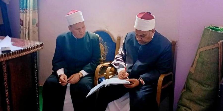 وكيل وزارة الأوقاف ببني سويف يتابع سير العمل بإدارة الواسطى ويُحيل مخالفات للشؤون القانونية