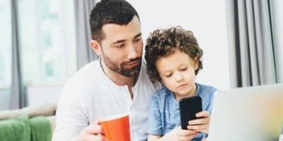 آيفون بموافقة ولى الآمر.. iOS 27 يتيح للآباء تحكم كامل فى هواتف أطفالهم