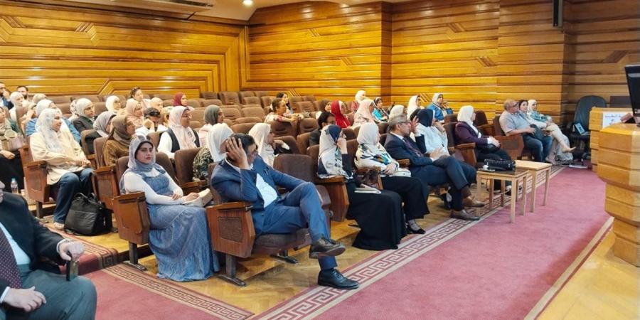 قصر العيني بجامعة القاهرة يعقد اجتماعًا موسعًا لتطوير منظومة الإرشاد الأكاديمي وتعزيز دعم الطلاب