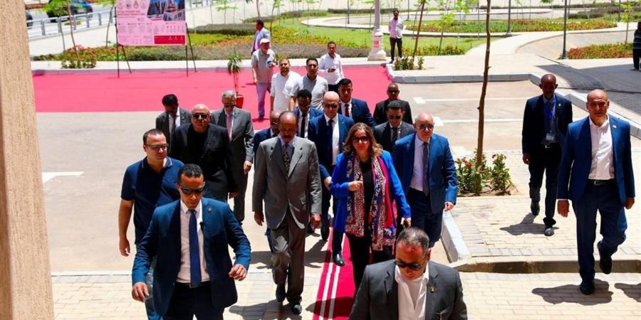 الرئيس الإريتري يزور وحدات "سكن لكل المصريين" بحدائق العاصمة
