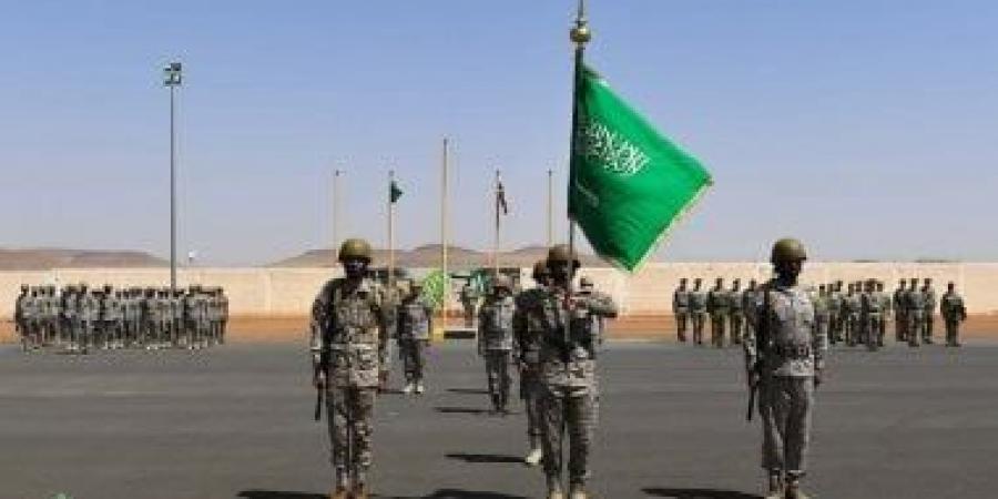 رئيسا أركان البحريتين السعودية والفرنسية يبحثان تعزيز التعاون في الأمن البحري