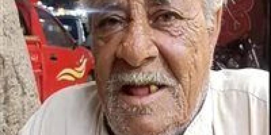 الحبس سنة مع الشغل لشاب سرق عم شعبان بائع جرائد بأسلوب المغافلة في حلوان