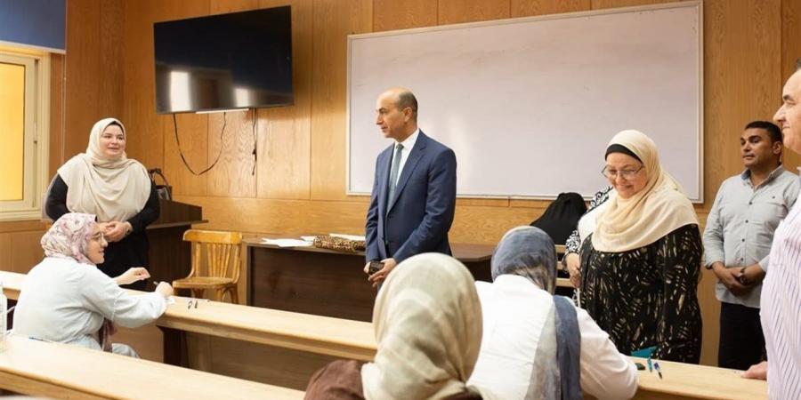 رئيس جامعة دمنهور: طلاب الدراسات العليا هم ركيزة البحث العلمي وقاطرة المستقبل