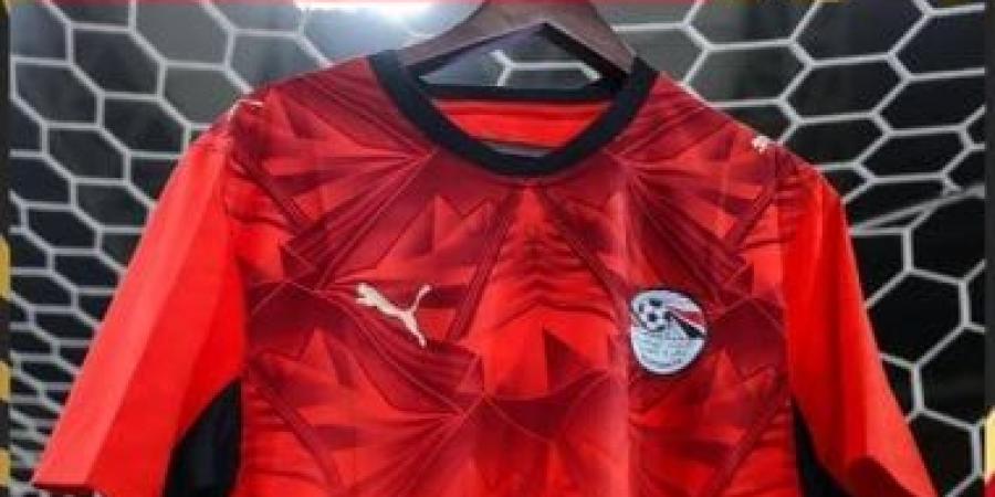 فيفا يقرر إجراء تعديلات على قمصان منتخب مصر قبل مواجهة بلجيكا بكأس العالم
