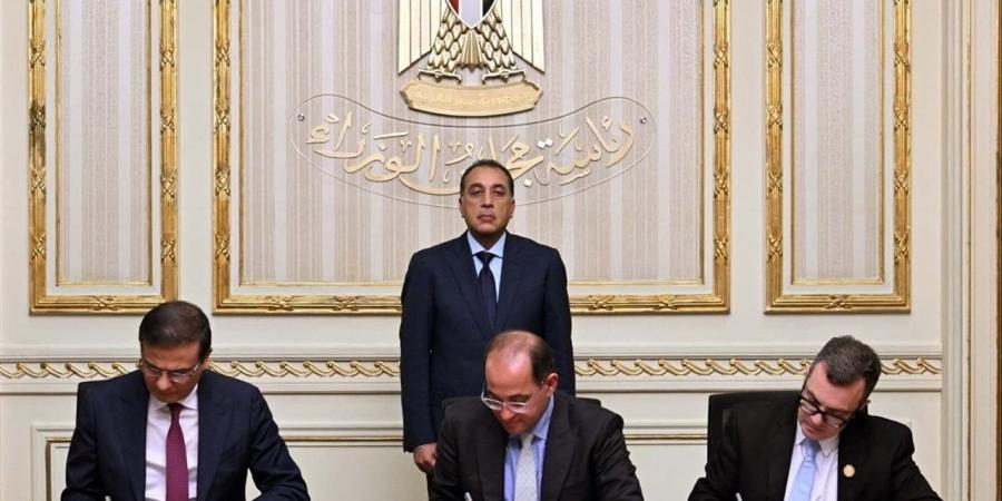 مدبولي يشهد توقيع اتفاقيتين لفض تشابكات مالية تاريخية بـ 196 مليار جنيه