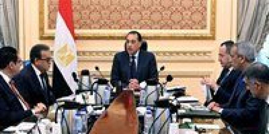 رئيس الوزراء يتابع مستجدات الموقف التنفيذي لمستشفى "500500"