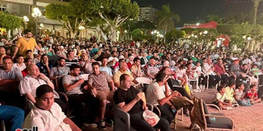 الجماهير المصرية تتابع مباراة مصر وبلجيكا بمقر الأهلى بالجزيرة.. صور