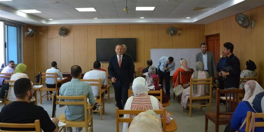 رئيس جامعة دمياط يتفقد امتحانات الماجستير المهني والدكتوراه
